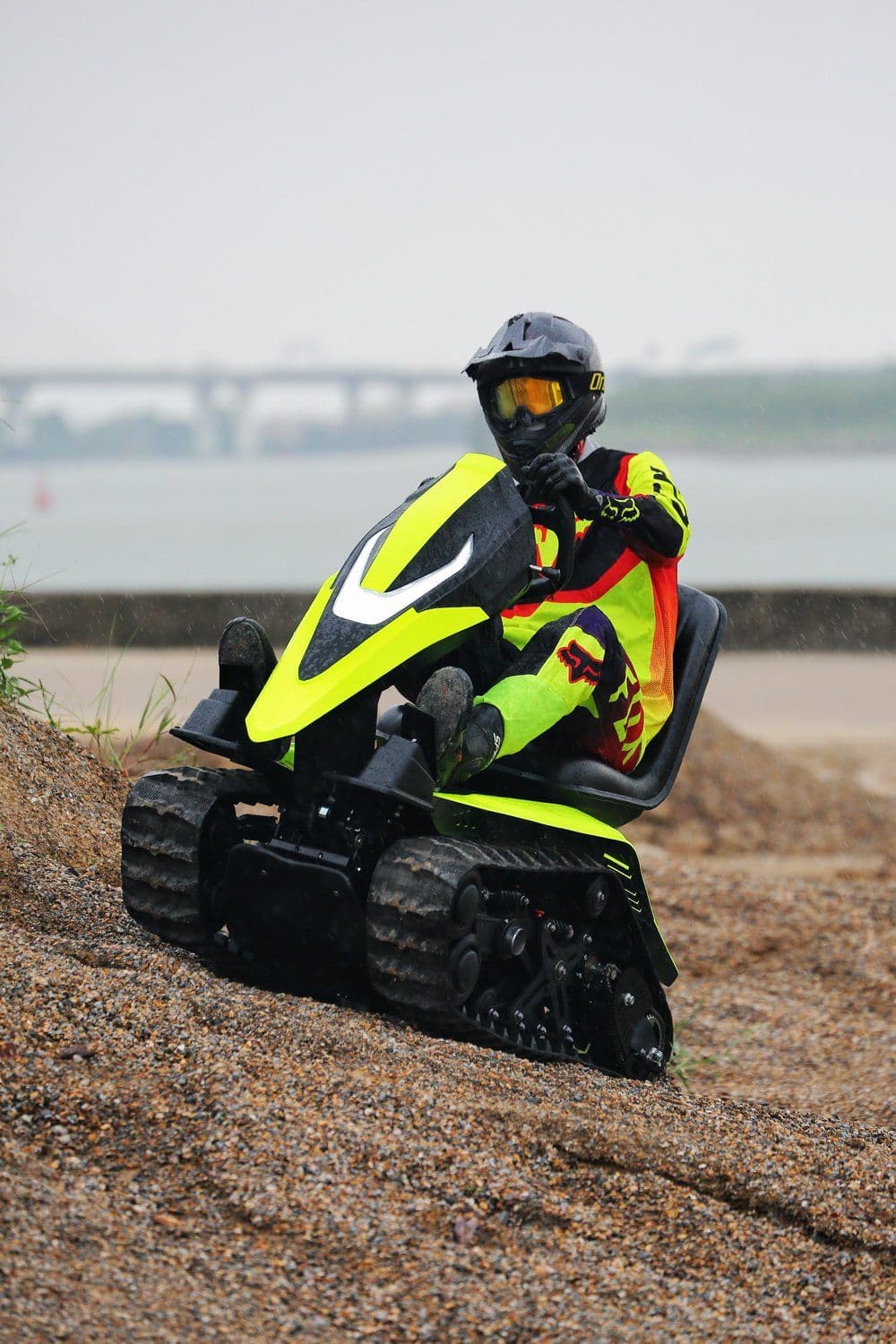สันทนาการไฟฟ้า All Terrain Track Vehicle Utility ATV/UTV สโนว์โมบิลไฟฟ้า สกู๊ตเตอร์คุณภาพสูง Etv